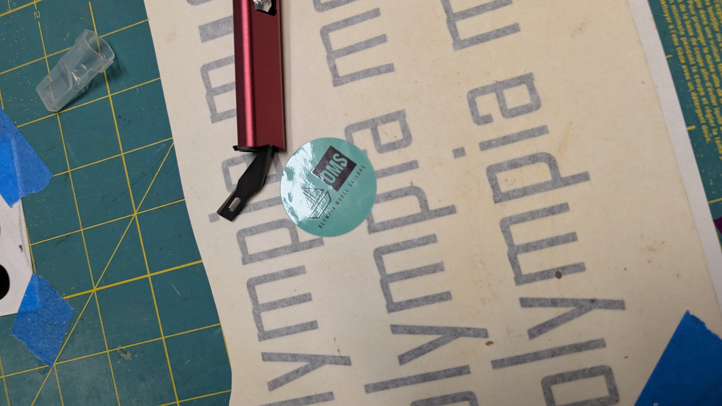 Hobby Knife / Blade storage in the handle redish