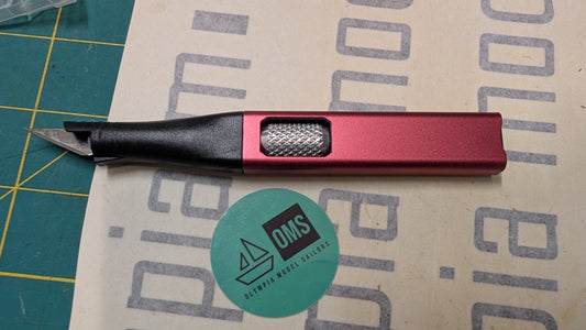 Hobby Knife / Blade storage in the handle redish